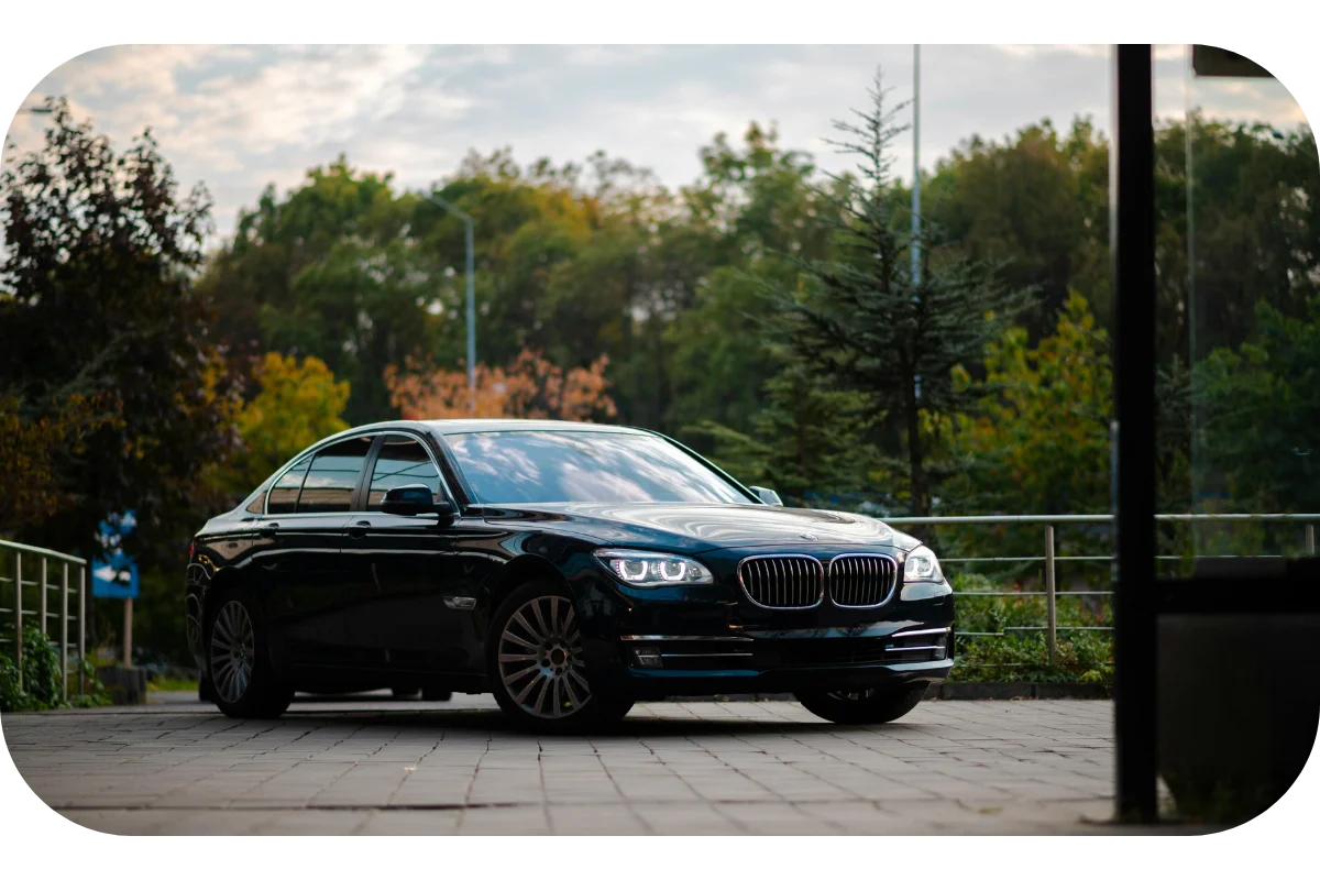 Black car service MCO Airport Orlando – luxury SUV pickup by MCO Luxury Transportation